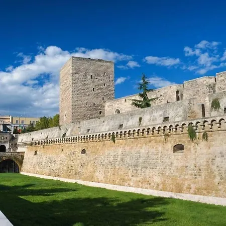 Palazzo Manfredi 37 * Bari