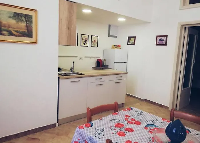 Palazzo Manfredi 37 *